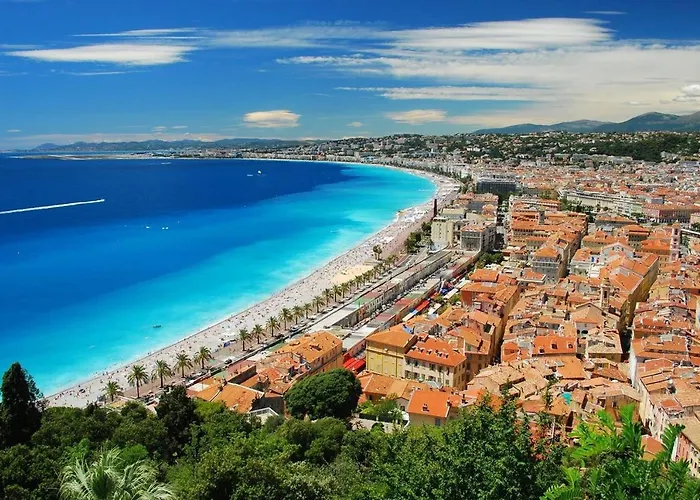 Plein Centre Appartement Climatise Et Spacieux Avec Grande Terrasse Sur Le Toit A Nice