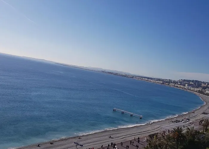 Plein Centre Appartement Climatise Et Spacieux Avec Grande Terrasse Sur Le Toit A Nice
