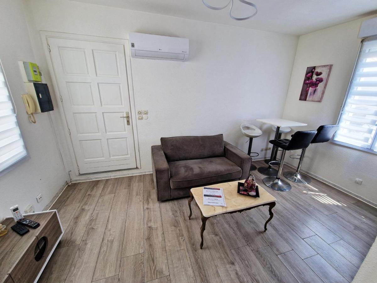 Apartment Plein Centre Climatise Et Spacieux Avec Grande Terrasse Sur Le Toit A *