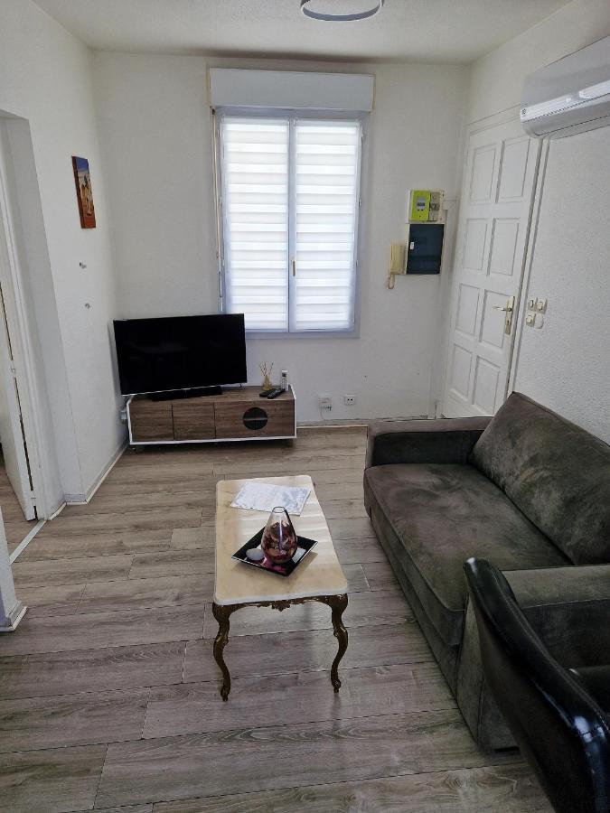 Apartment Plein Centre Climatise Et Spacieux Avec Grande Terrasse Sur Le Toit A *