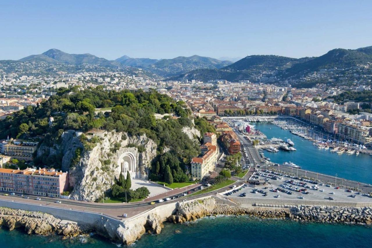 Plein Centre Climatisé Et Spacieux Avec Grande Terrasse Sur Le Toit à Appartement *