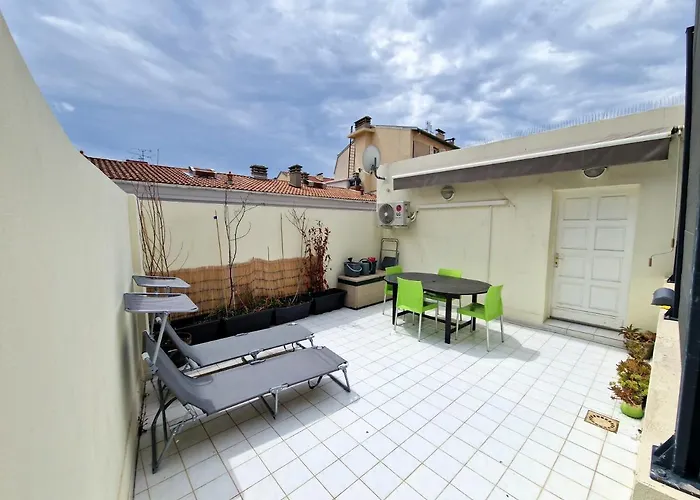 Plein Centre Appartement Climatise Et Spacieux Avec Grande Terrasse Sur Le Toit A Nice